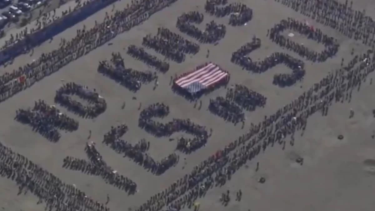 ملايين الأميركيين يتظاهرون تحت شعار لا للملوك رفضًا لسياسات ترامب.. فيديو