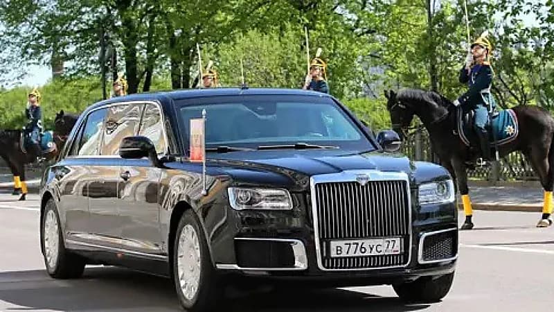 لقطات تكشف سيارة بوتين الفارهة من الداخل ..فيديو