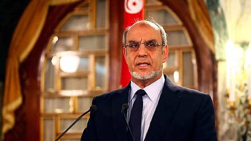 بعد تورطه في شبهات فساد.. نقل رئيس الوزراء التونسي الأسبق إلى المستشفى