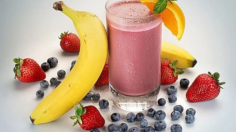 3 حالات خطيرة يحظر فيها تناول الموز والفراولة