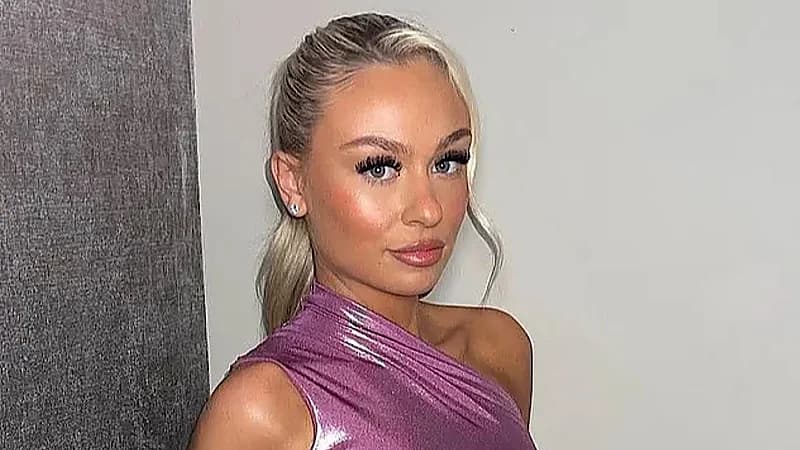 صديقة كول بالمر تثير الأنظار بظهورها معه في باكيك .. صور