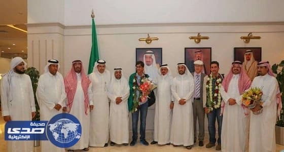 بالصور.. استقبال حافل للشهري بمطار المؤسس