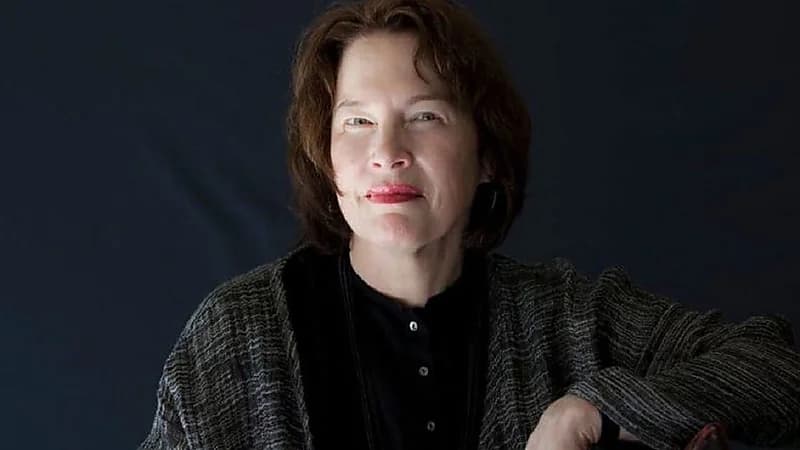 مشهورة تعتذر لمغتصب بريء بعد سجنه 16 عاما