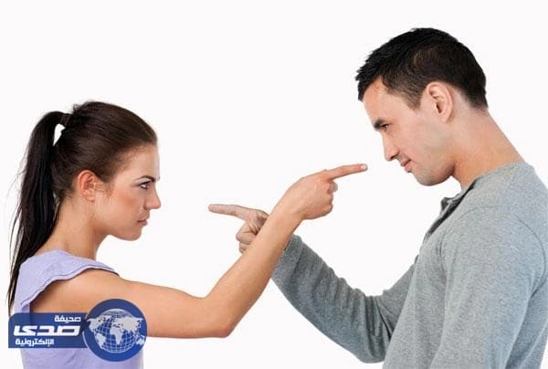 بالفيديو.. سيدة تكتشف خيانة زوجها في مهرجان ديني