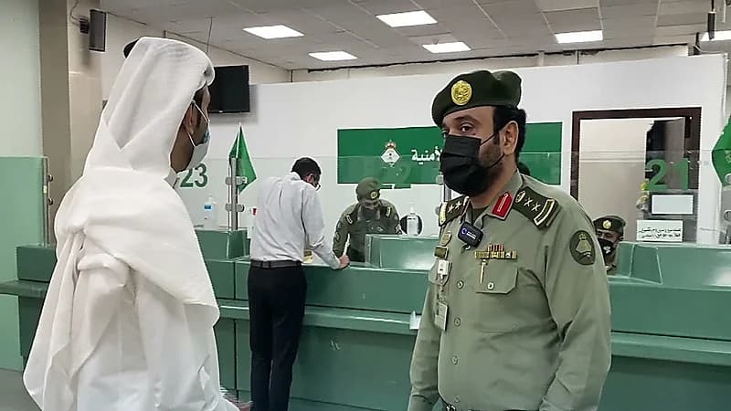 الجوازات توضح شرط السفر لمن أقل من 21 عامًا دون موافقة ولي الأمر