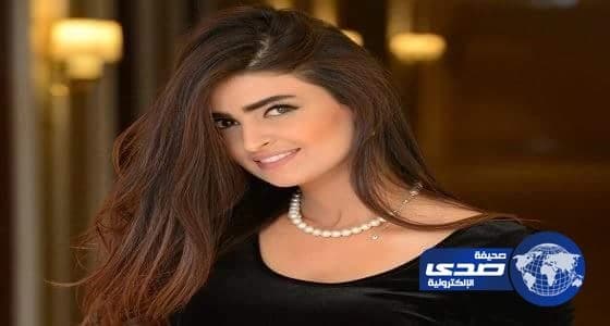 بالصورة  ..علا الفارس على فراش المرض برفقة شقيقها