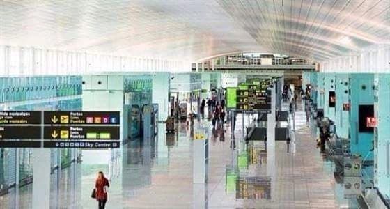 فتاتان تتخذان من مطار برشلونة مأوى لهم  4 أيام