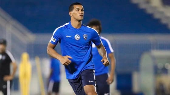 جمهور الزعيم يهاجم " ريفاس " .. ومطالب بالتعاقد مع " بن شرقي " كبديل