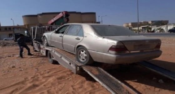 بالصور.. بلدية العليا تزيل 83 سيارة تالفة بشوارعها