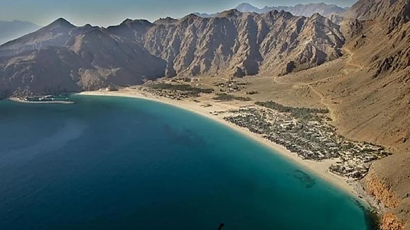 انفجار سفينة في خليج عمان