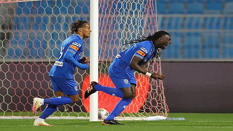 قوميز يخطف صدارة هدافي الهلال