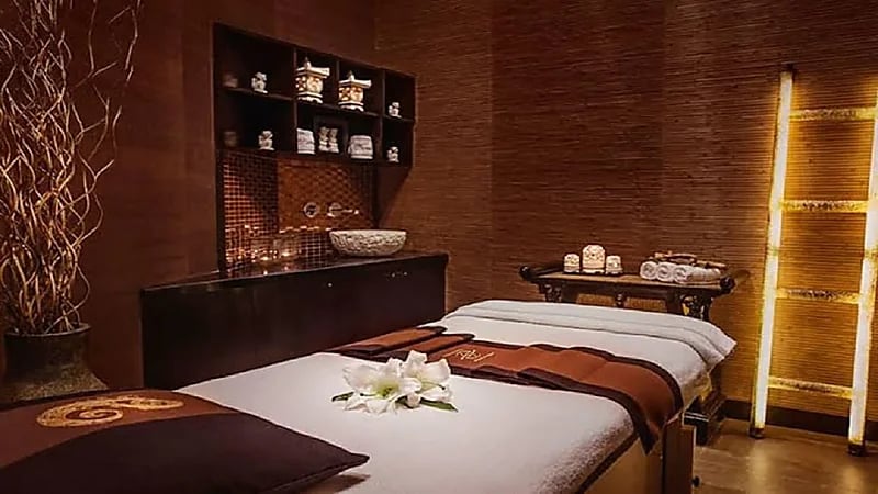 رجل يتعرض للابتزاز والسرقة داخل مركز تدليك وهمي