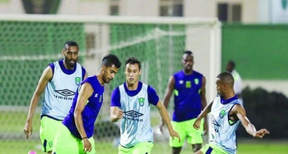 تصفية الأجواء بين ريبروف والسومة بعد مباراة الأهلي والرائد