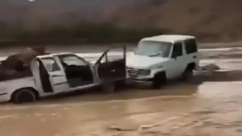 بالفيديو.. العثور على جثمان المواطن المفقود في سيول رخو بينبع