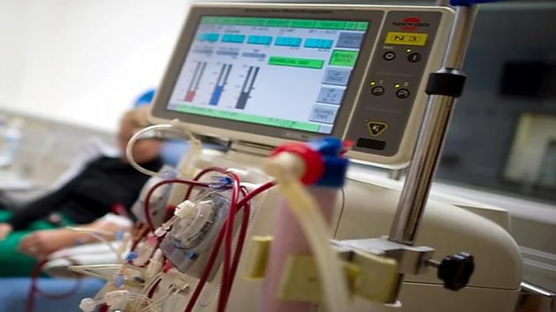 شاهد.. طالبة تروي قصة إصابتها بالفشل الكلوي بسبب مشروبات الطاقة والمسكنات