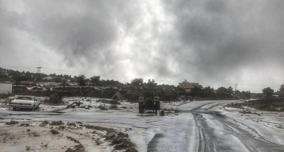 بالصور.. اللون الأبيض يغزو شمال السودة بعسير