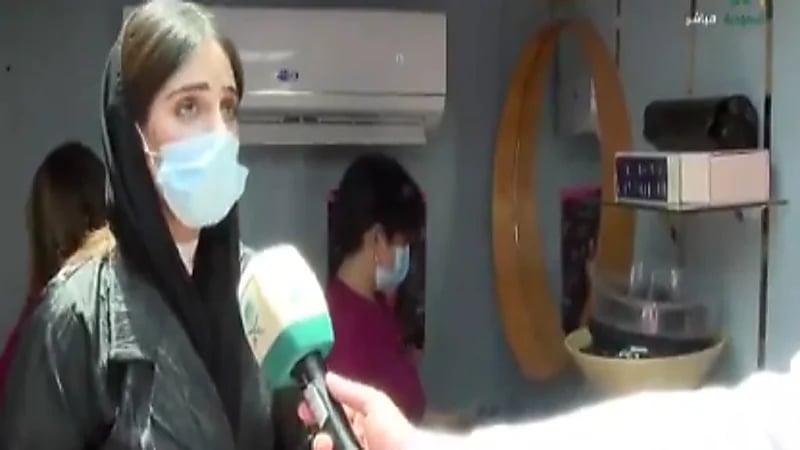 بالفيديو.. مواطنة تؤسس صالون تجميل نسائي متنقل في الرياض