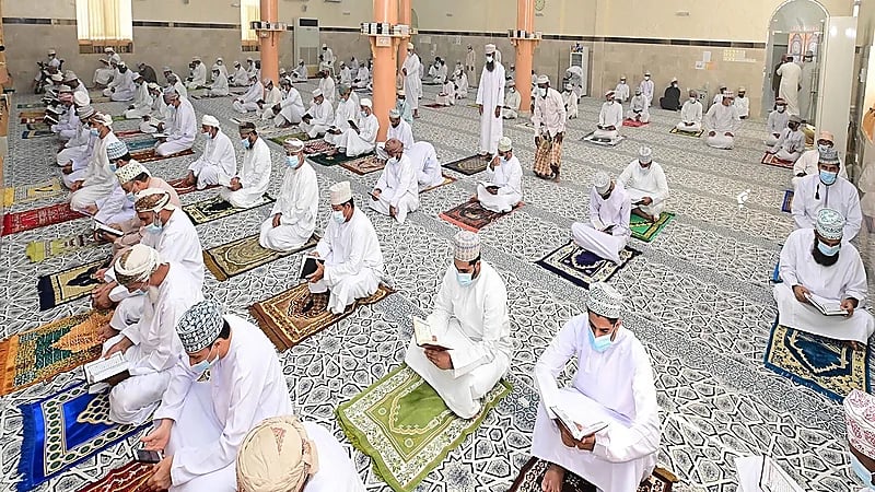 سلطنة عمان تمنع صلاة الجمعة بسبب كورونا