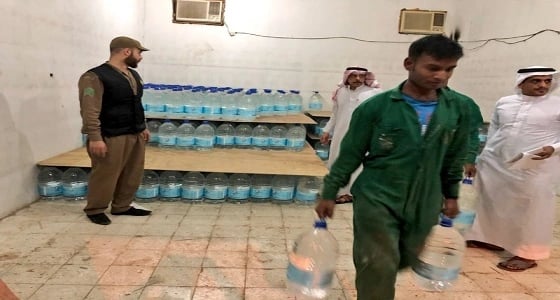 ضبط مستودعًا مخالفًا لتخزين مياة زمزم بالمدينة المنورة