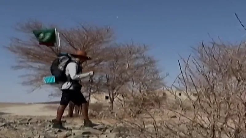 بالفيديو.. "سعودي" يمشي على قدميه من جدة لحضور مونديال قطر