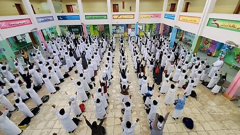 5 نصائح لتهيئة الأبناء للعودة إلى المدارس.. فيديو