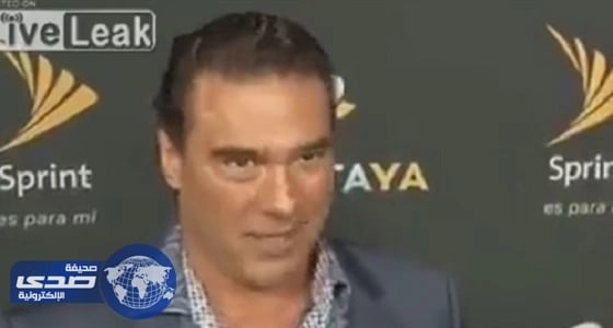 بالفيديو.. نجم تليفزيوني يصفع مذيعا على وجهه