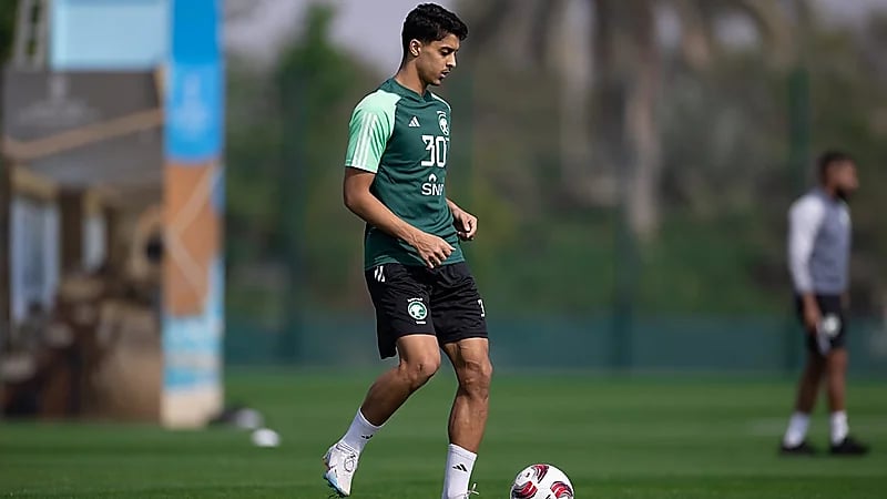 الأخضر يواصل برنامجه التدريبي في قطر