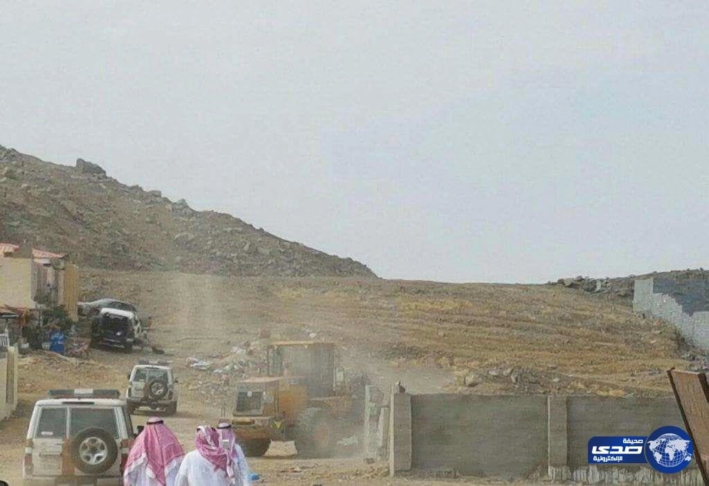 بالصور.. بلدية العمرة تزيل 90 حوشًا مخالفًا بمنطقة أم طبيق بمكة