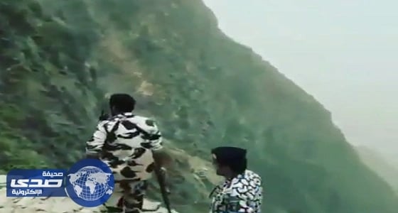 بالفيديو.. «المجاهدون» تقبض على مهربين بعد استهدافهم بأعيرة نارية في جازان