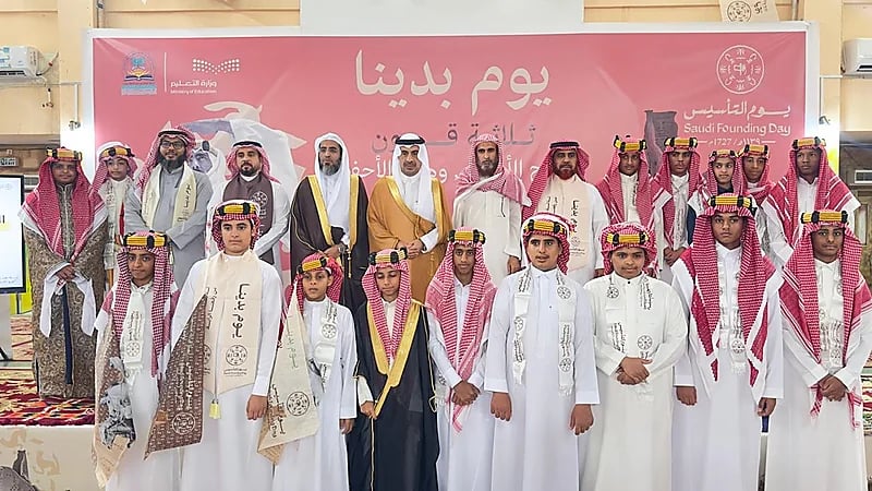 محافظ الليث ومدير التعليم يشهدان احتفالات يوم التأسيس في مدرسة سعيد بن العاص..صور