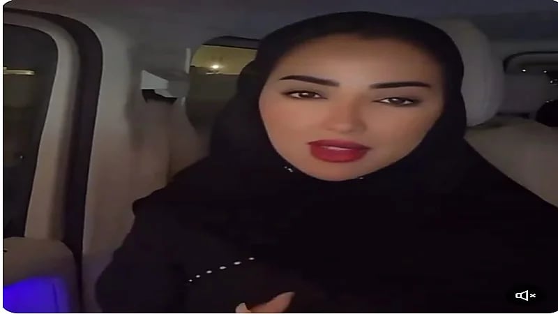 في لفتة جميلة.. مشاعل البقمي تفاجئ عاملتها المنزلية بمبلغ مالي .. فيديو