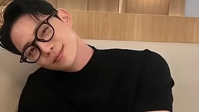 رحيل مفاجئ للنجم الكوري كيم جونغ سوك وسط تساؤلات وغموض