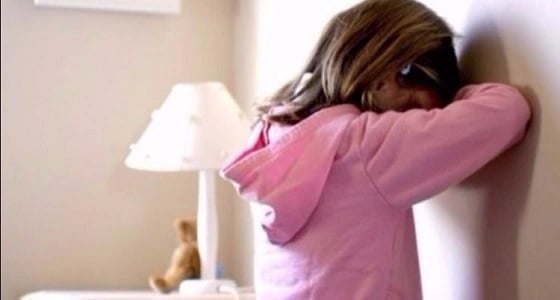 3 مراهقين يعتدون جنسيا على طالبة مما أدى إلى إصابتها بالإيدز