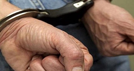 القبض على خمسيني قتل شابًا بسكين في جدة