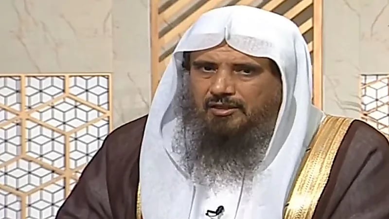 الخثلان يوضح هل يسقط الحج عن من ليس لديه المال أم لا .. فيديو