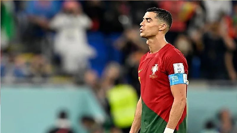 شاهد.. ردة فعل رونالدو بعد رؤية صورة برونو على شاشة الملعب كصاحب هدف البرتغال