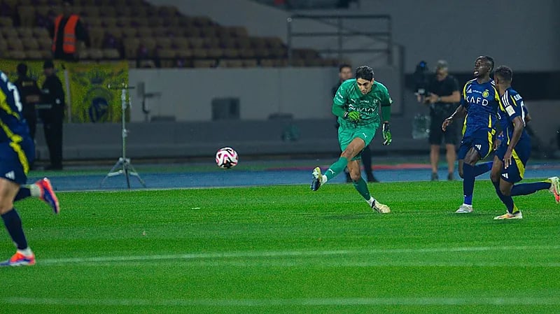 المنتخب المغربي يهنئ حارس الهلال بكأس السوبر