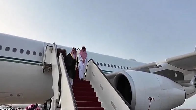 وزير الخارجية يصل إلى قطر.. فيديو