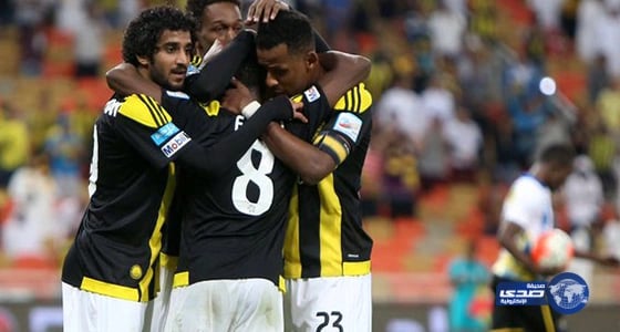 جماهير الامارات تدعم منتخبهم  أمام أستراليا بـ"تيفو" يغطي 10 آلاف مقعد