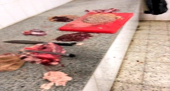 بالصور.. ضبط مخالفات صحية بأحد المسالخ في نجران