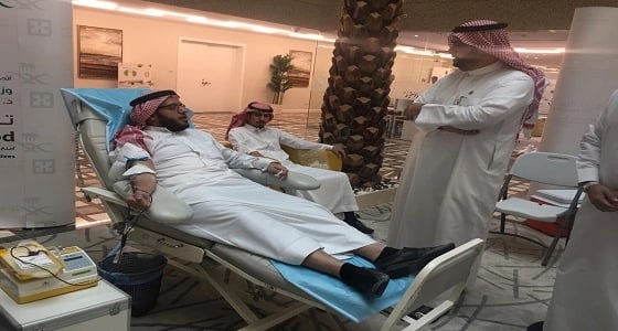 بالصور.. تنظيم حملة للتبرع بالدم لمنسوبي الصحة