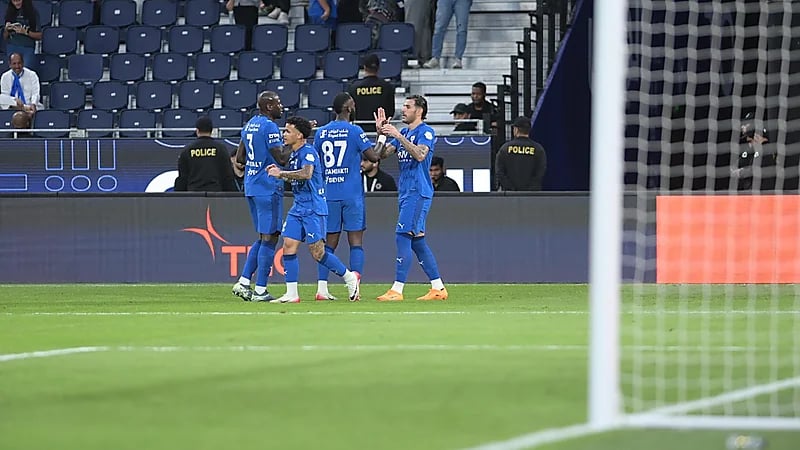 الهلال يقلب الطاولة على الأخدود بثلاثية .. صور