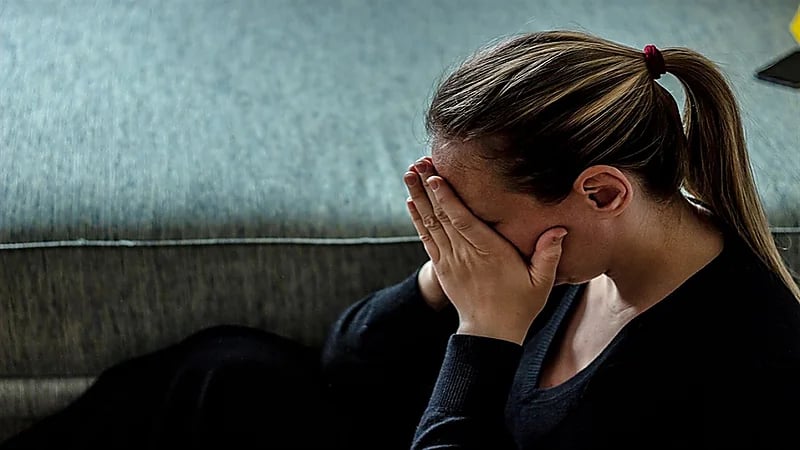 امرأة تكتشف طلاقها من زوجها منذ 12 عاما دون علمها