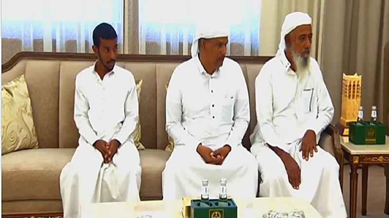 بالفيديو .. ورثة مقيم يعفون عن قـاتل ابنهم