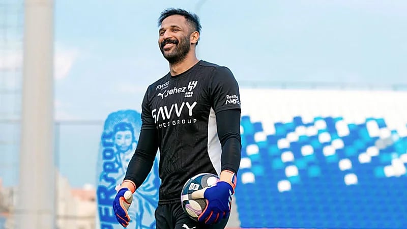 عروض محلية لضم حارس الهلال