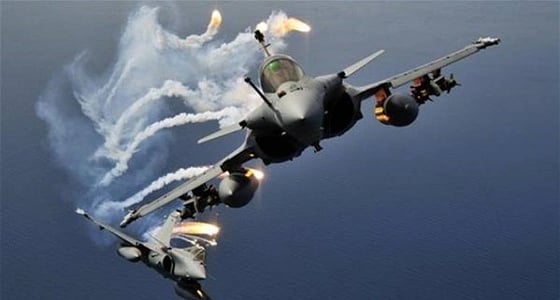 غارات التحالف تستهدف دبابة للحوثيين.. والتقهقر يسيطر على صفوفهم