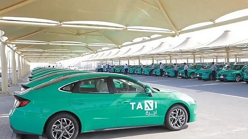 فرض غرامة 200 ريال عند الأكل أو التدخين بسيارات الأجرة