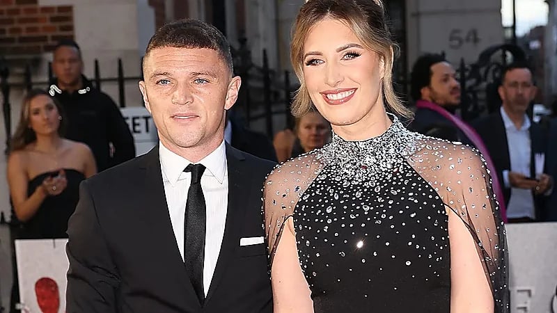 نجم نيوكاسل ينفصل عن زوجته