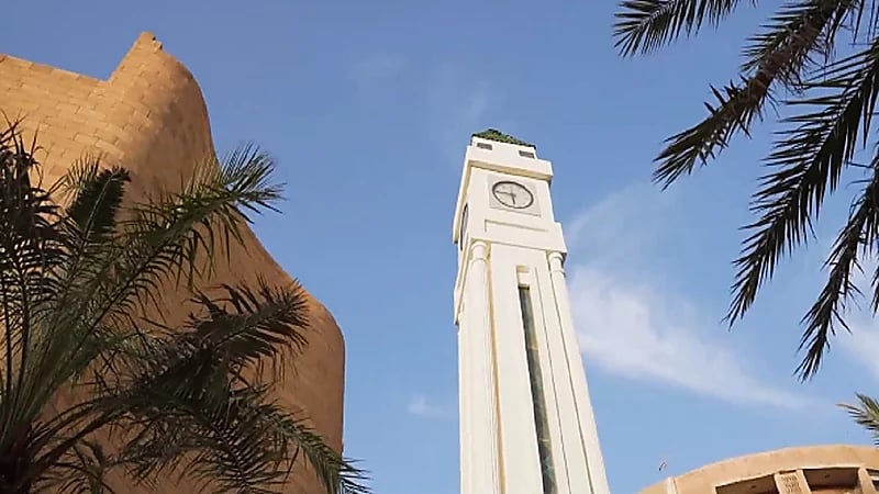 قصة ساعة الصفاة الناطقة أحد أهم معالم الرياض..فيديو