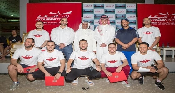 تتويج أبطال السباحة في وقت اللياقة